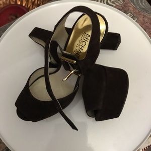 Brown suede 6 inch suede sling back heel.